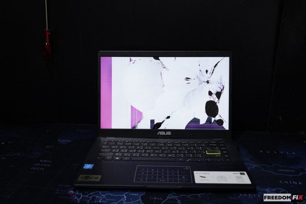 เปลี่ยนจอโน๊ตบุ๊ค ASUS จอแตก จอร้าว จอเสีย จอเป็นเส้น จอสีเพี้ยน จอสั่น จอลาย จอมืด จอลาง ทุกอาการที่เกี่ยวกับจอ เราเปลี่ยนได้