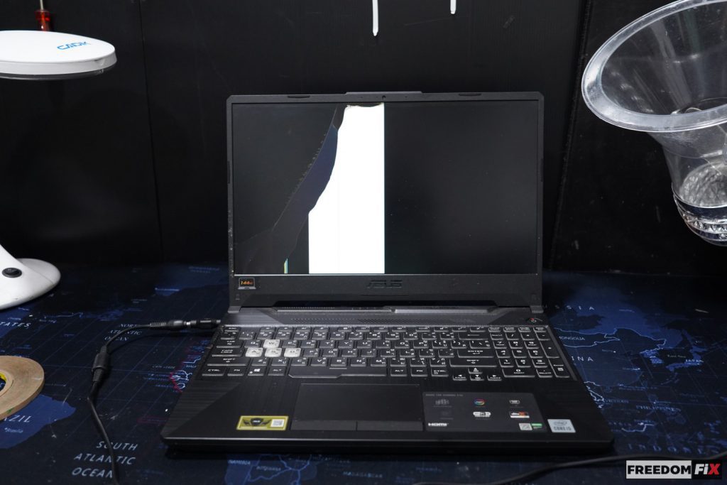 เปลี่ยนจอโน๊ตบุ๊ค ASUS จอแตก จอร้าว จอเสีย จอเป็นเส้น จอสีเพี้ยน จอสั่น จอลาย จอมืด จอลาง ทุกอาการที่เกี่ยวกับจอ เราเปลี่ยนได้