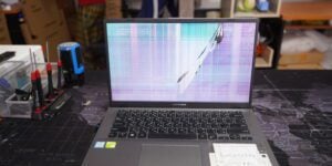 เปลี่ยนจอโน๊ตบุ๊ค ASUS X412F จอแตก จอร้าว จอเสีย จอเป็นเส้น