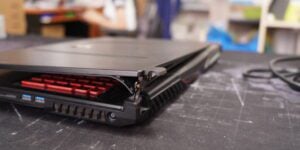 ซ่อมบอดี้ กรอบจอโน๊ตบุ๊ค MSI GL75 กรอบจอแตก บอดี้อ้า บานพับหลุด